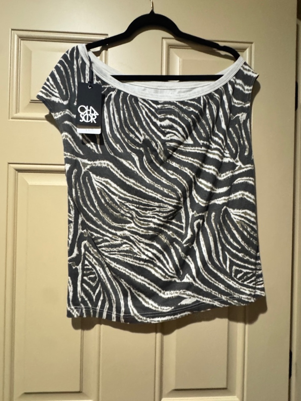 NWT Chaser Gray /black and White Zebra-Print Sleeveless Tee